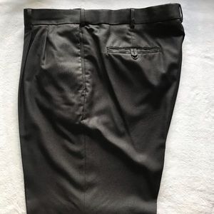 RoundTree & Yorke Easy Care Dress Pants